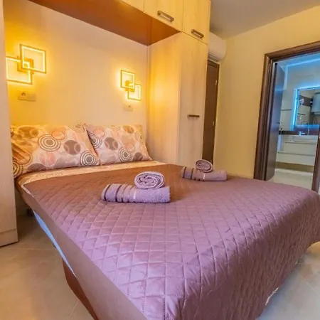 Zentrumsnahes Mit Privatparkplatz, Eintrittskarten Fuer Bootsausflug Und Aquarium Tatil Evi *