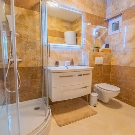 Tatil Evi Zentrumsnahes Mit Privatparkplatz, Eintrittskarten Fuer Bootsausflug Und Aquarium Novi Vinodolski