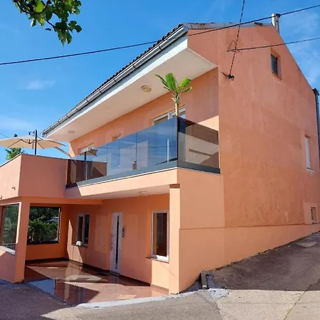 Zentrumsnahes Mit Privatparkplatz, Eintrittskarten Fuer Bootsausflug Und Aquarium * Novi Vinodolski
