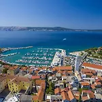 Zentrumsnahes Mit Privatparkplatz, Eintrittskarten Fuer Bootsausflug Und Aquarium Novi Vinodolski