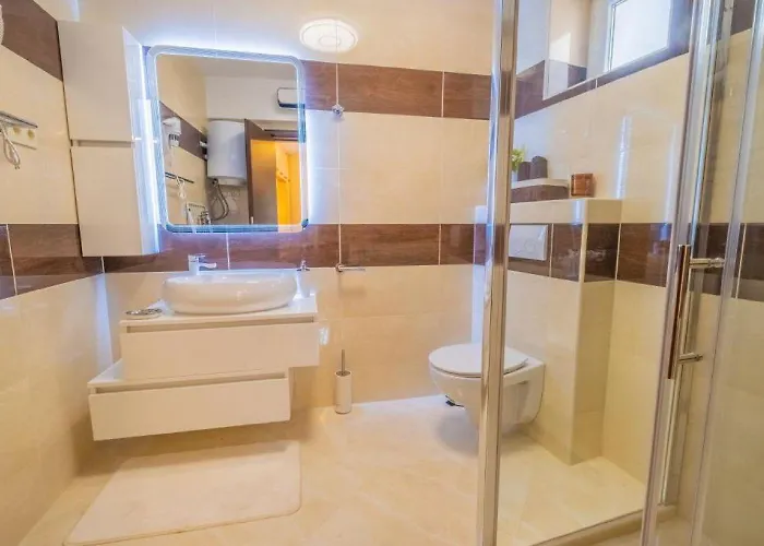 Zentrumsnahes Mit Privatparkplatz, Eintrittskarten Fuer Bootsausflug Und Aquarium *