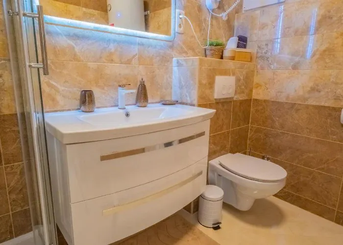 Holiday home Zentrumsnahes Mit Privatparkplatz, Eintrittskarten Fuer Bootsausflug Und Aquarium Novi Vinodolski